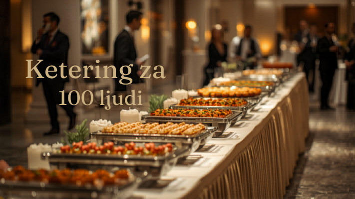 Naslovna slika za blog tekst o organizaciji keteringa za 100 ljudi. Slika treba da odmah pokaže profesionalan, uređen i svečan ketering za veći broj gostiju, sa fokusom na švedski sto, toplu atmosferu i dobru organizaciju događaja.